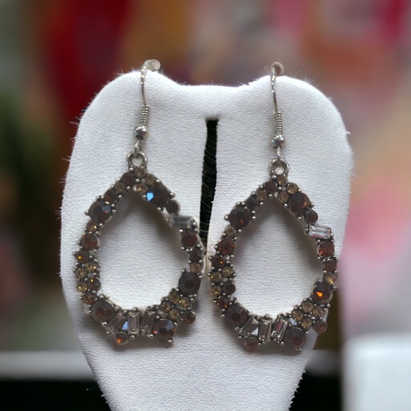 NWT vintage vault "CRUSHING COUTURE" Multi Earring’s BY PAPARAZZI - Picture 1 of 3
